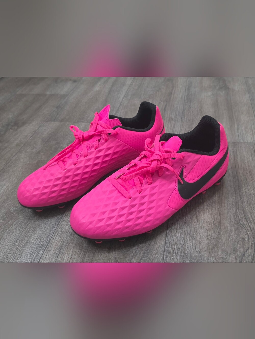 NIKE Tiempo Jr Legend 8 Club Soccer Cleats-Size 6Y
